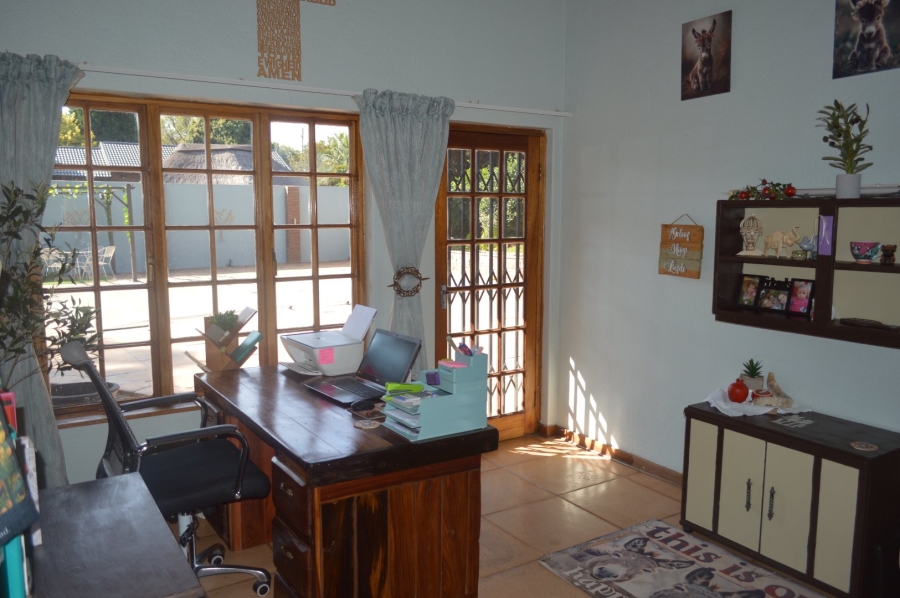 5 Bedroom Property for Sale in Wilkoppies North West